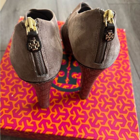 Tory Burch woman’s snake print high heels - Picture 6 of 8